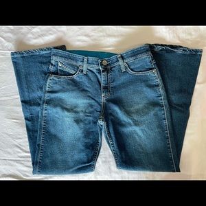 Wrangler Ultimate Riding Q-Baby Bootcut Jean. Size 7/8.